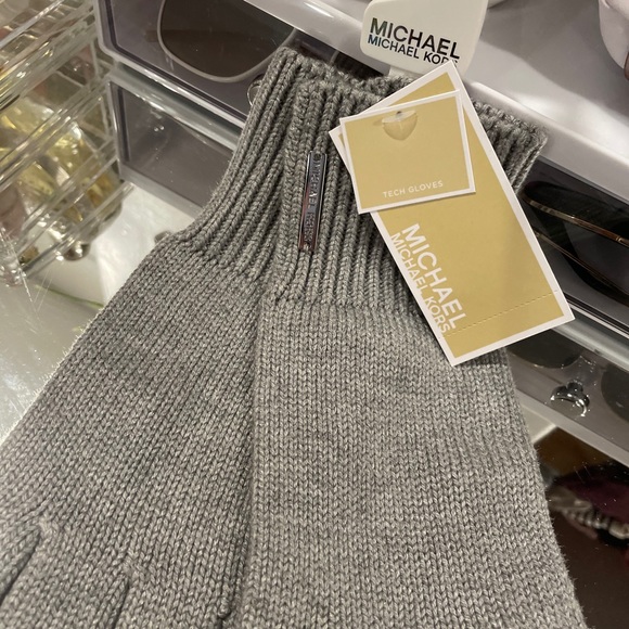 Michael Kors Accessories - Gloves